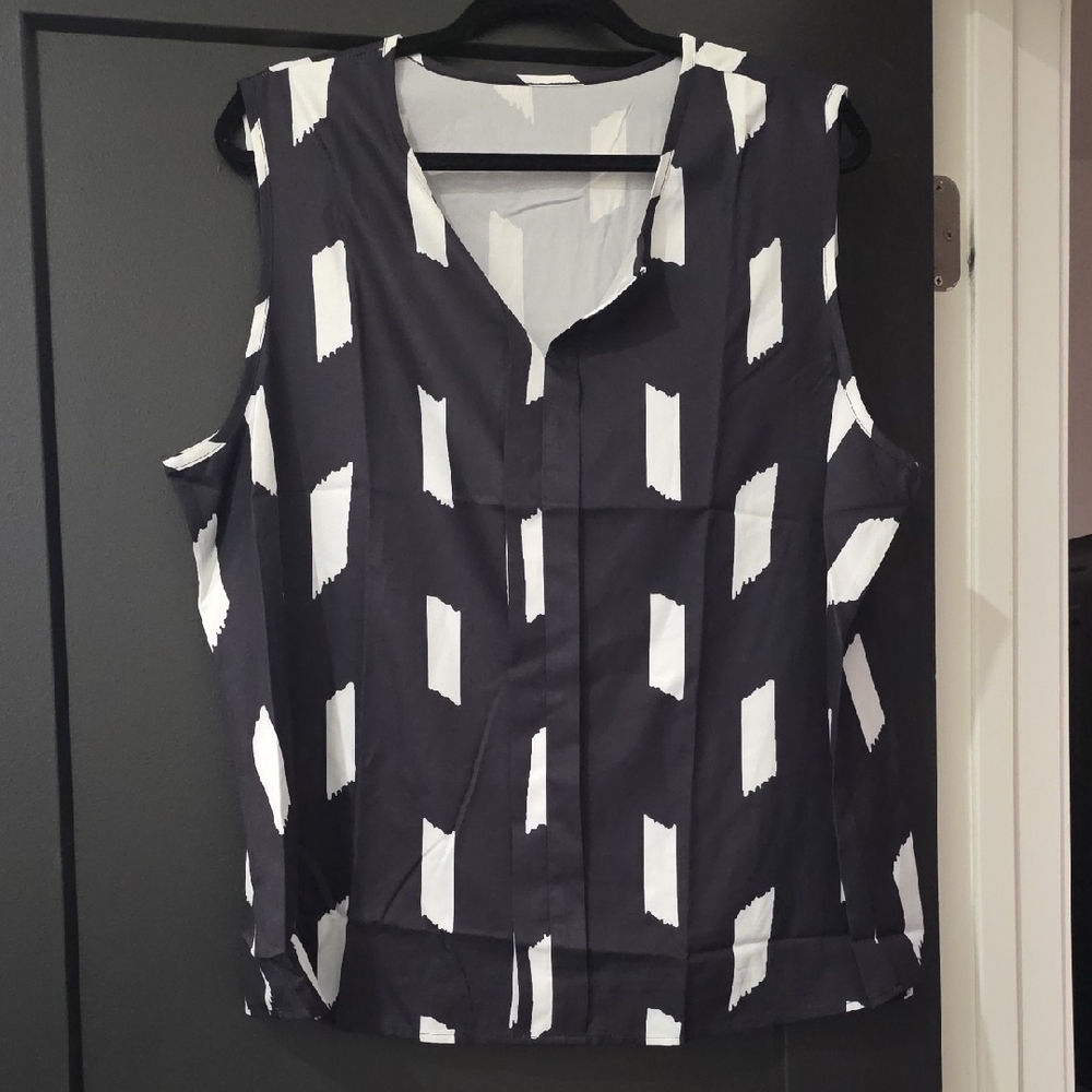 SHEIN Black and White Geometric Sleeveless Blouse